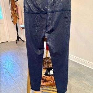 NWOT Beyond Yoga PowerShine Viper Leggings, XS